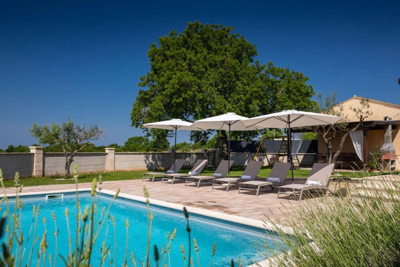 Activity Villa Gita With Pool And Grill In Tinjan Esterno foto