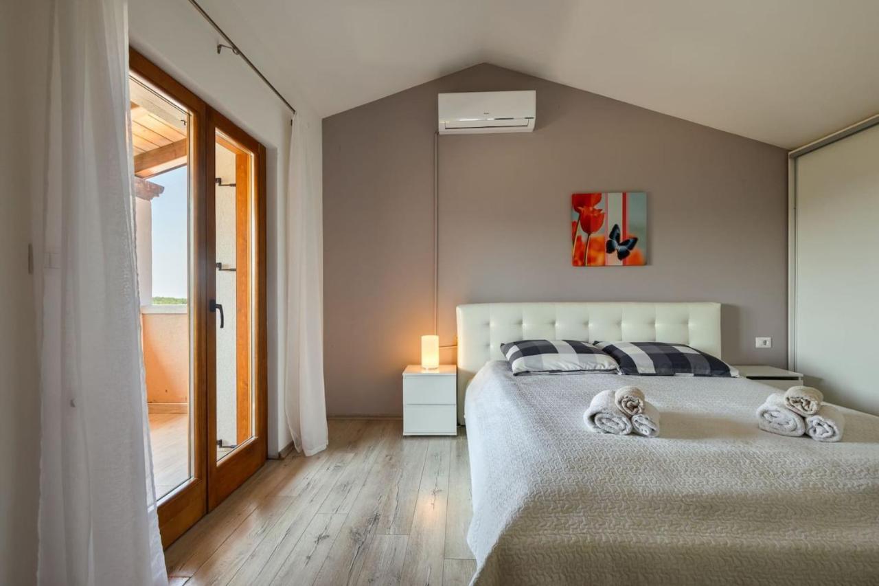 Activity Villa Gita With Pool And Grill In Tinjan Esterno foto