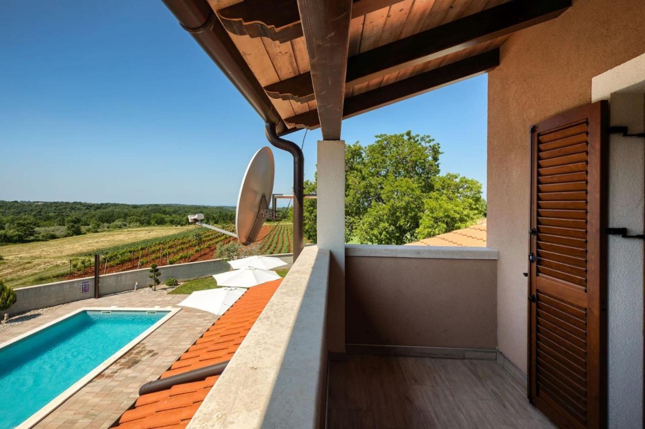 Activity Villa Gita With Pool And Grill In Tinjan Esterno foto