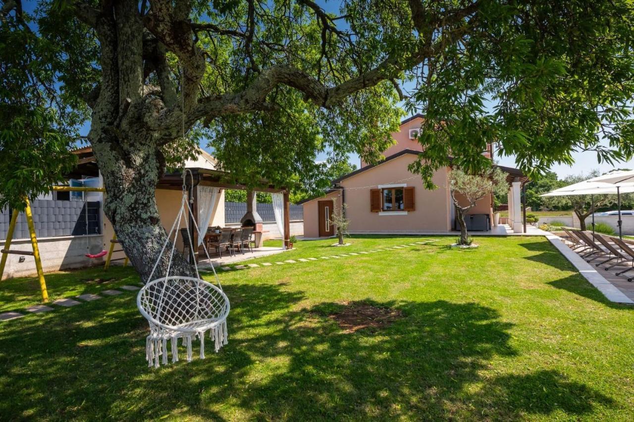 Activity Villa Gita With Pool And Grill In Tinjan Esterno foto