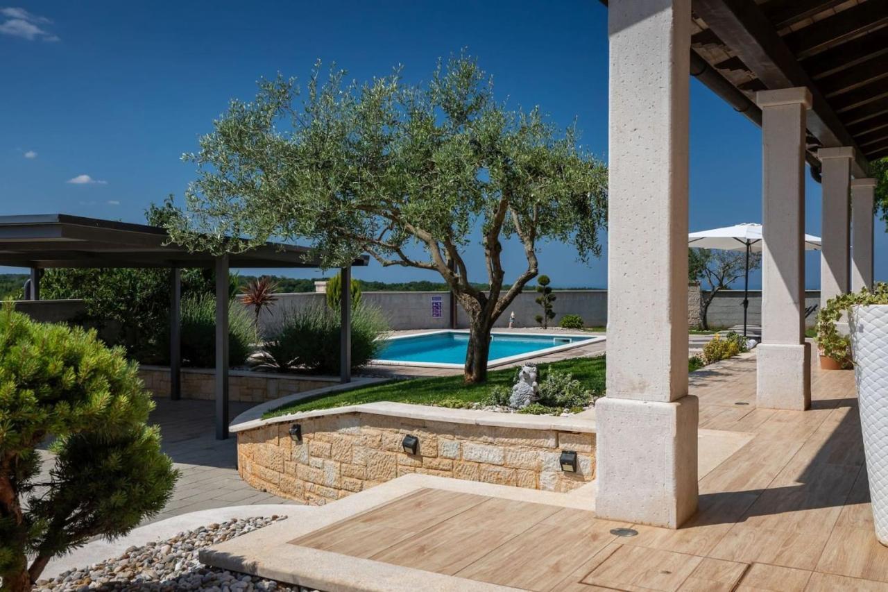 Activity Villa Gita With Pool And Grill In Tinjan Esterno foto