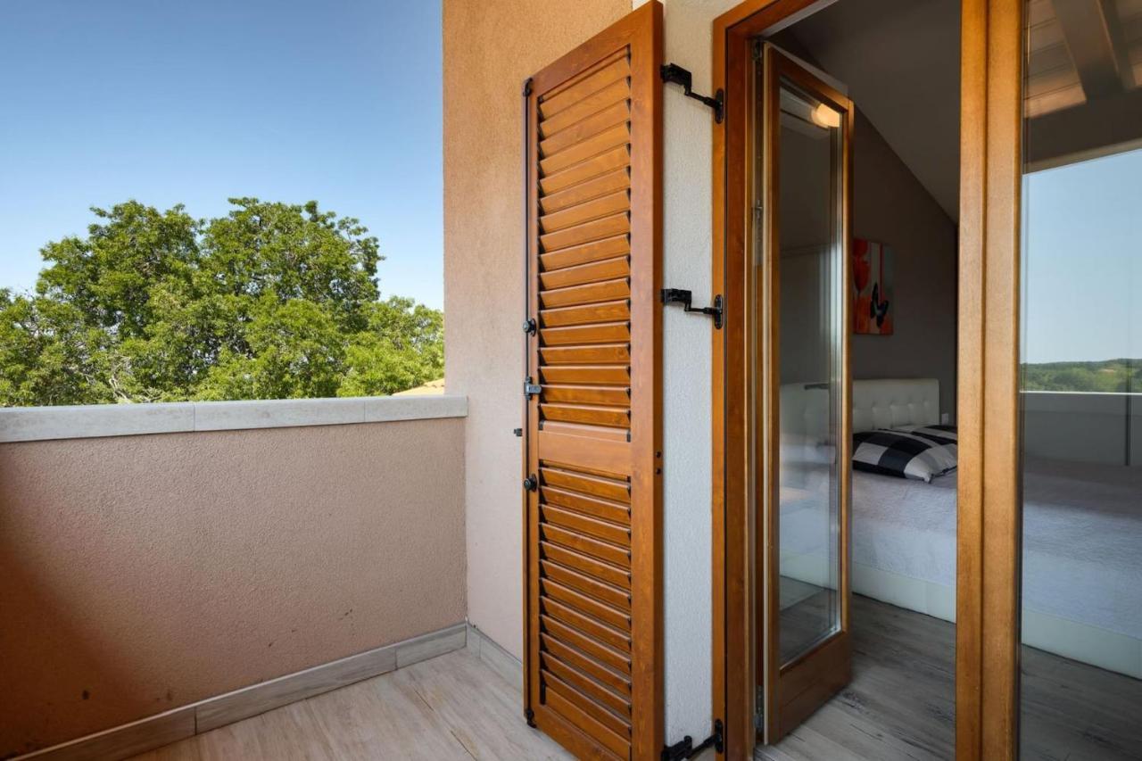 Activity Villa Gita With Pool And Grill In Tinjan Esterno foto