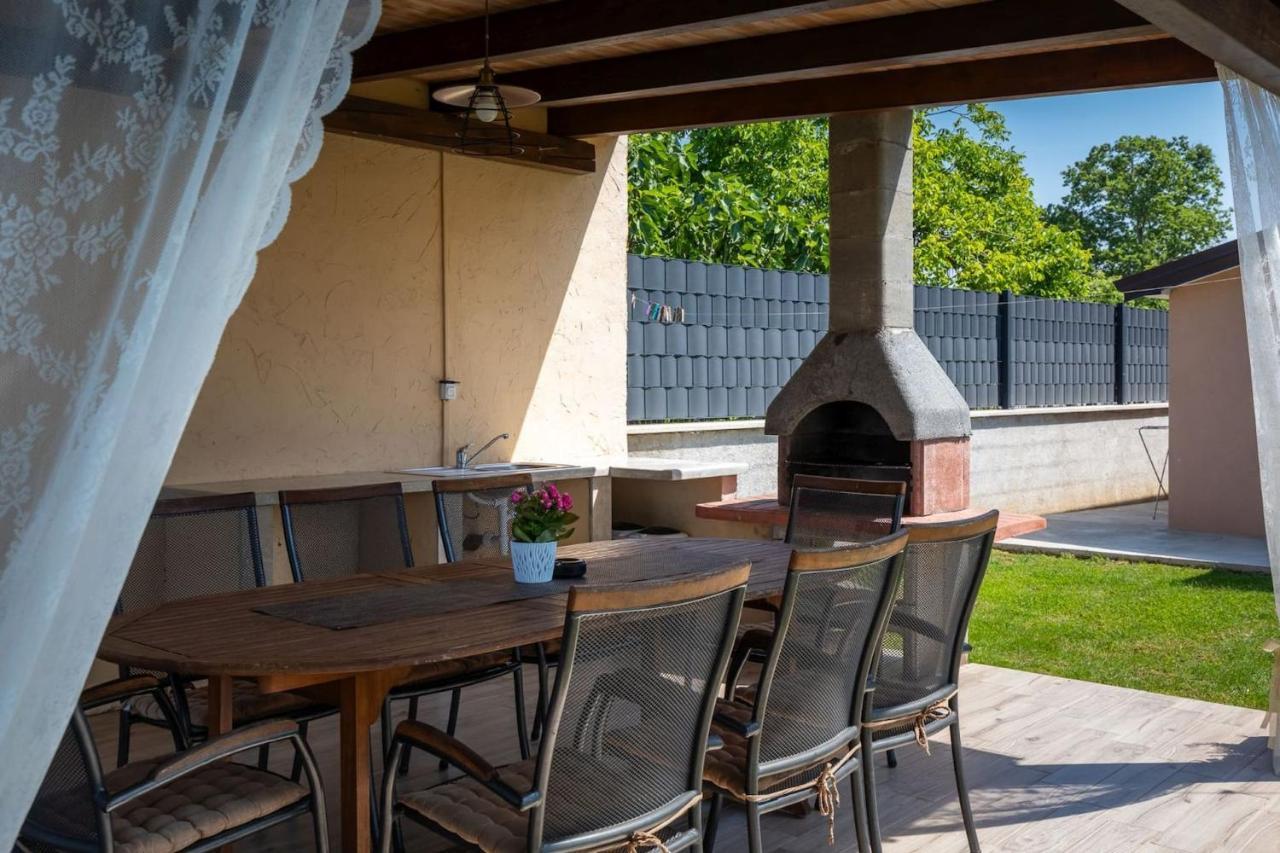 Activity Villa Gita With Pool And Grill In Tinjan Esterno foto