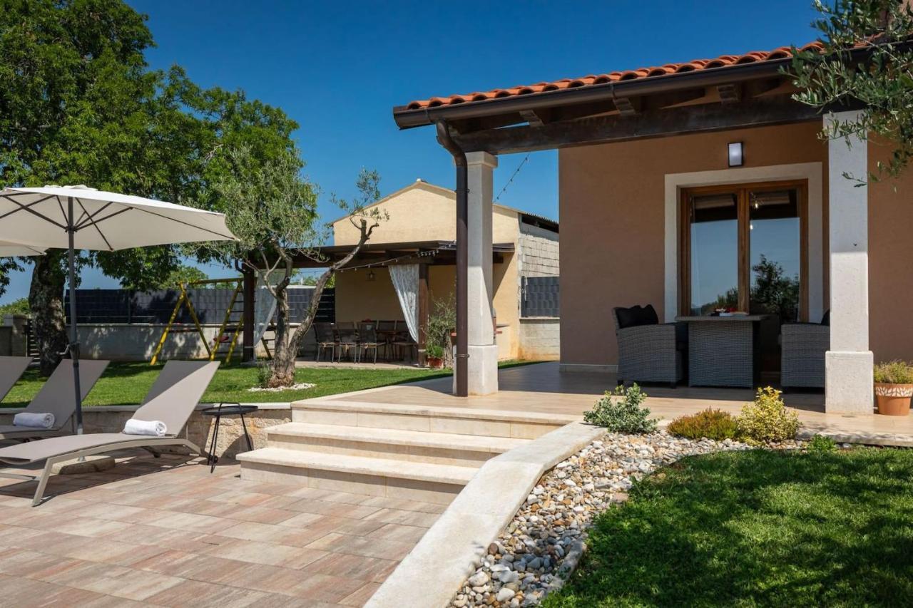 Activity Villa Gita With Pool And Grill In Tinjan Esterno foto