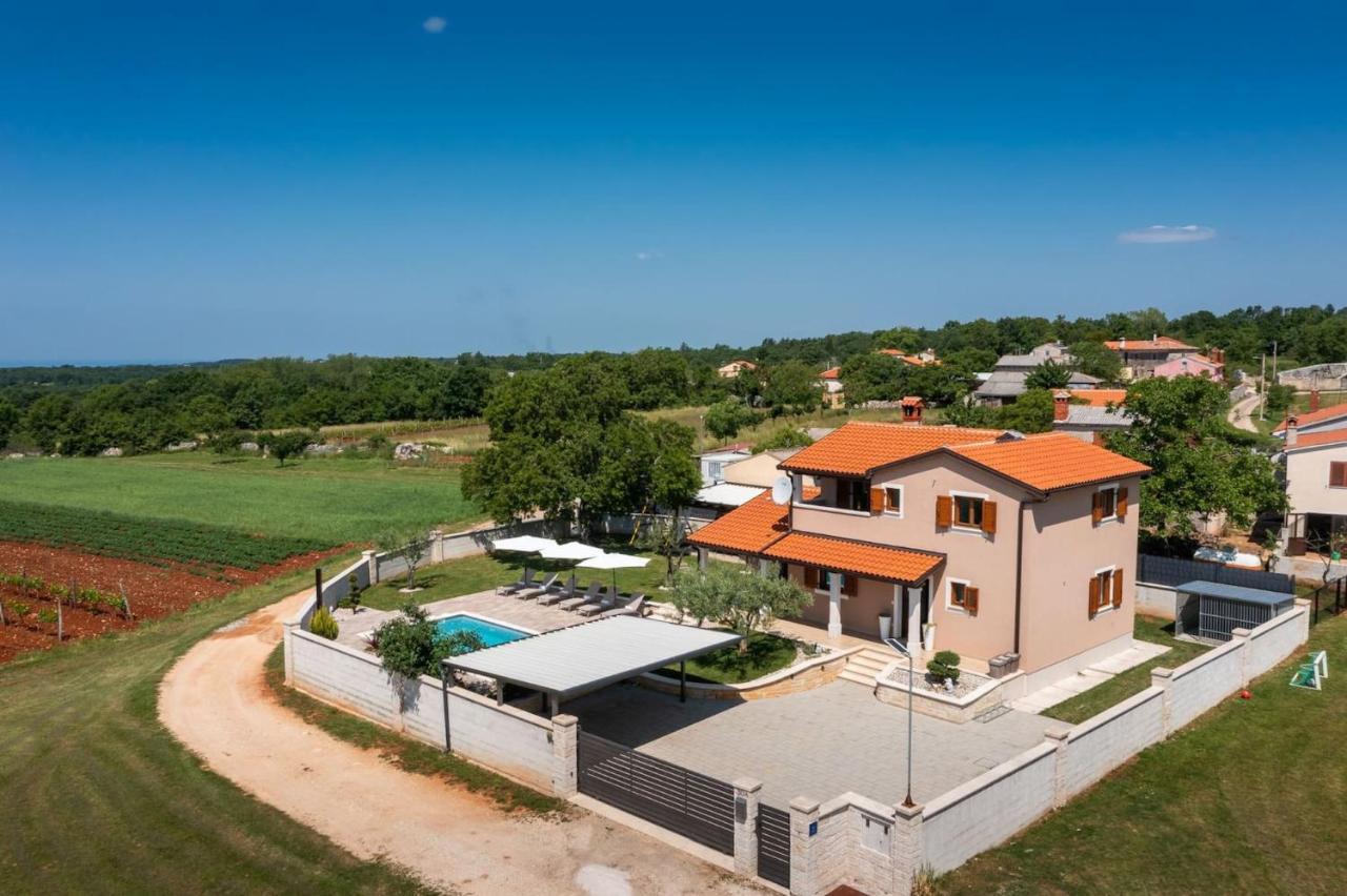 Activity Villa Gita With Pool And Grill In Tinjan Esterno foto